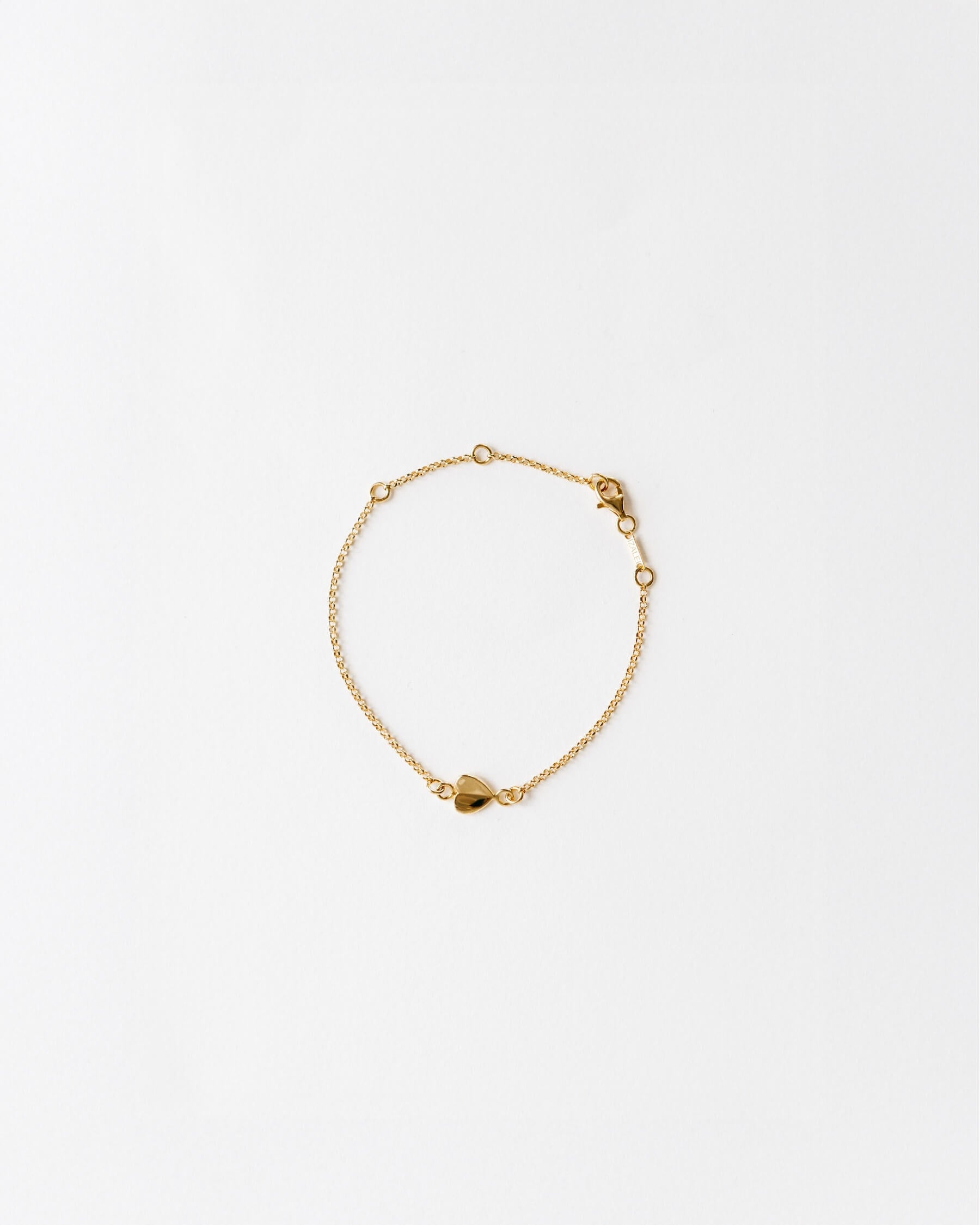 Tunn armkedja med ett hjärta i guldpläterat 925 Sterling silver.