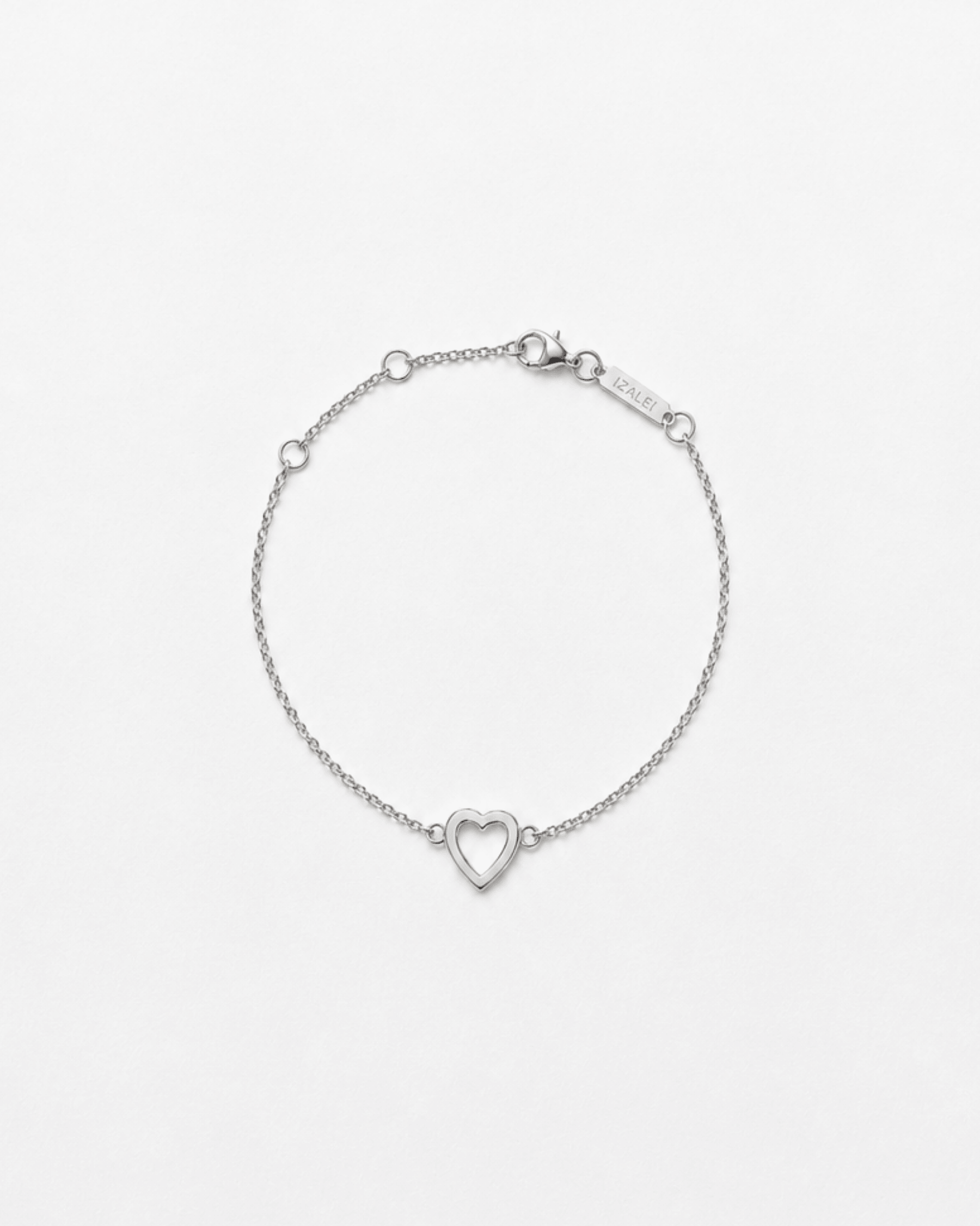 Tunn armkedja med genombrutet hjärta i rhodiumpläterat 925 Sterling silver.